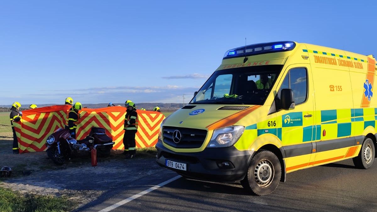 Motorkář na Opavsku nevybral zatáčku, zemřel na místě